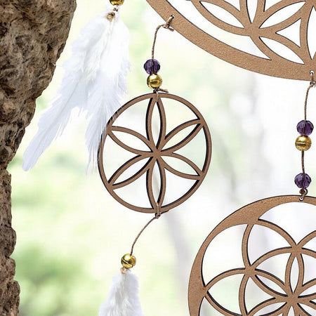 acchiappasogni etnico con perline e piume per armonia energetica