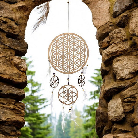 acchiappasogni fiore della vita in legno con piume bianche