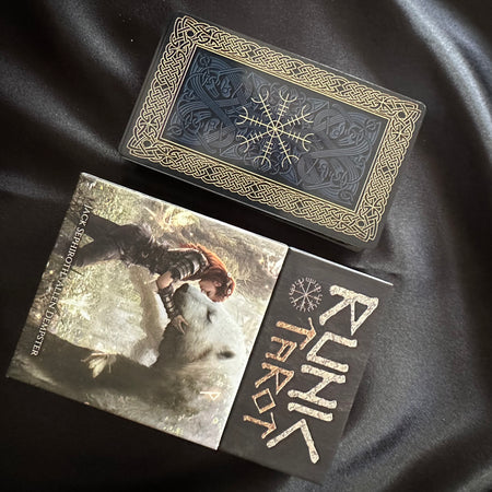 Mazzo Tarocchi Runici con simboli nordici, 78 carte illustrate per lettura e introspezione.