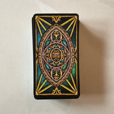 Retro dei tarocchi Illuminati, elegante e potente unendo arte moderna e tradizione esoterica.