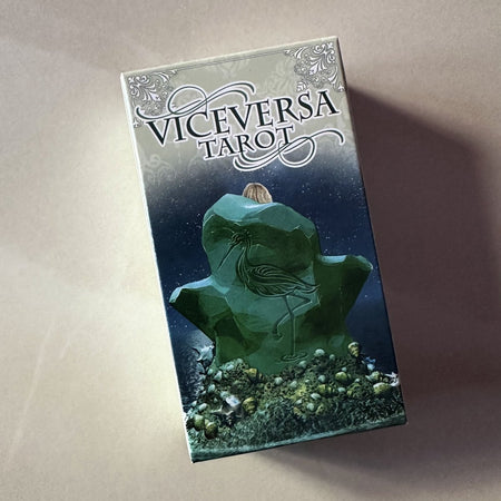 Tarocchi Viceversa con 78 carte bifacciali con immagini dettagliate.