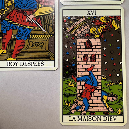 Carte del Tarocco Burdel, brillanti e simboliche, per esplorazione spirituale e divinazione.