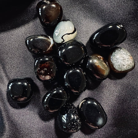 onice sardonicite burattata pietra naturale striature nere bianche rosse