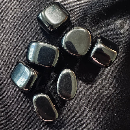 ematite burattata naturale pietra metallizzata per protezione e radicamento