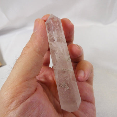 pietra di cristallo di rocca levigata per reiki e benessere