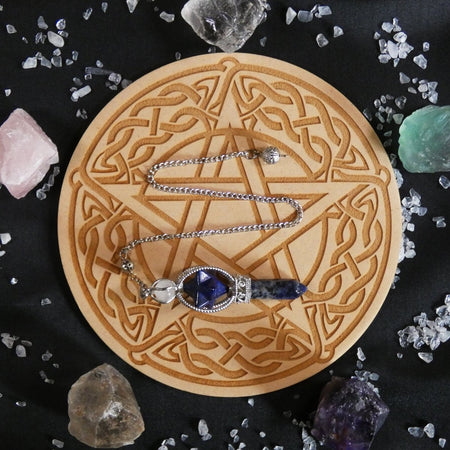 Pendolo in lapislazzuli e quarzo, perfetto per radiestesia e riequilibrio dei chakra.
