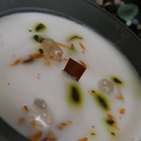 Candela artigianale con Cristallo di Rocca e profumo Gelsomino e Tè Verde.