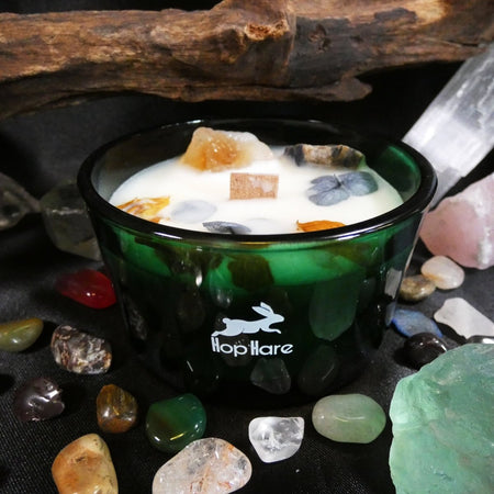 candela artigianale Il Sole con Citrina e Sodalite, ideale per energia e meditazione positiva.