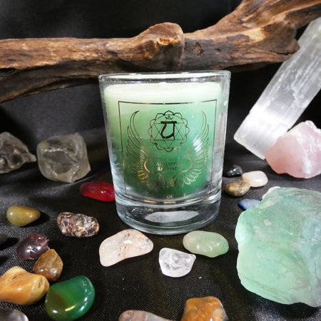 candela Chakra Cuore con Arcangelo Raffaele, ideale per amore, guarigione e armonia interiore.