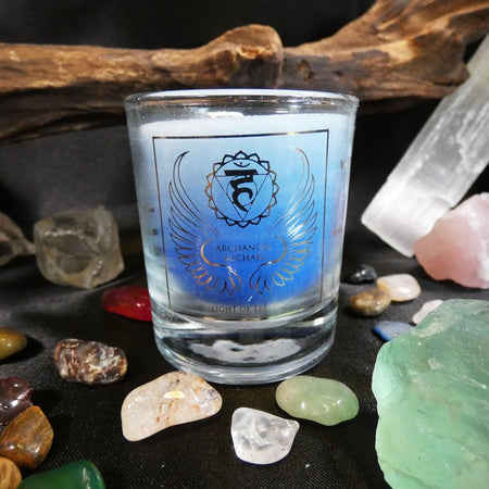 candela Chakra Gola con Arcangelo Michele, ideale per comunicazione autentica e chiarezza interiore.