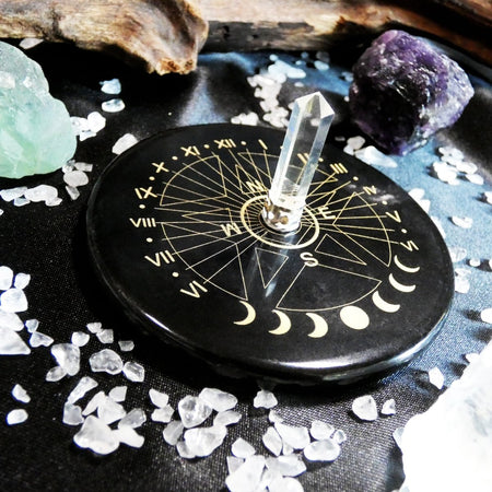 placca con Pentacolo e cristallo di rocca, utile per purificare energie e amplificare la chiarezza.