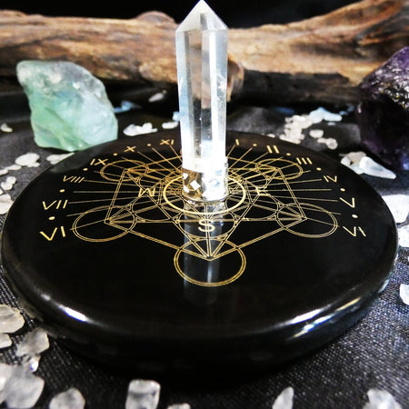 placca con punta in cristallo di rocca, decorazione spirituale che amplifica luce e chiarezza interiore