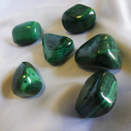 malachite burattata verde intensa con venature naturali decorative