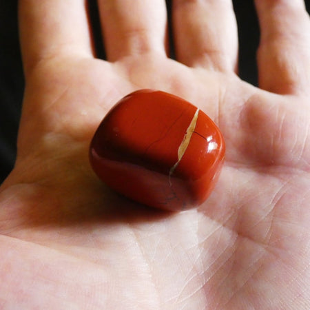 cristallo diaspro rosso levigato 2,5-3 cm radicamento e forza interiore