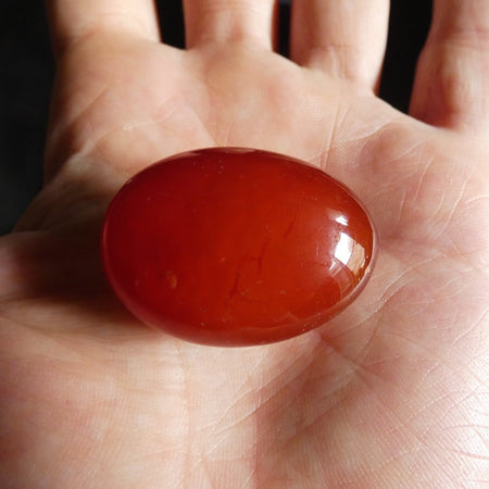 ristallo corniola levigato 3-4 cm per vitalità e motivazione