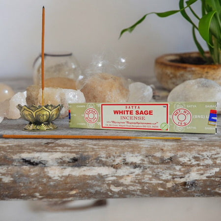 Bastoncini naturali ispirati alla tradizione sciamanica per la purificazione energetica.