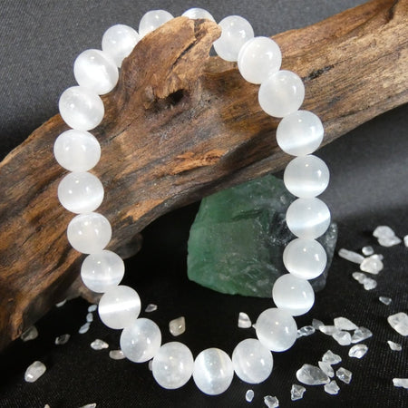 bracciale in Selenite con perle da 8 mm, ideale per chiarezza mentale e protezione spirituale.