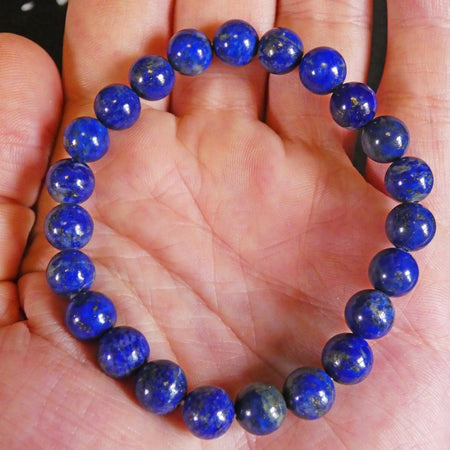 bracciale in Lapislazzuli naturale, utile per rafforzare fiducia e visione spirituale profonda.