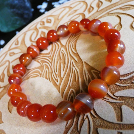 bracciale in Corniola naturale, utile per dissipare la negatività e accrescere l’entusiasmo.