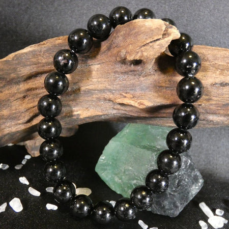 bracciale in Tormalina Nera con perle da 8 mm, ideale per protezione e radicamento quotidiano.