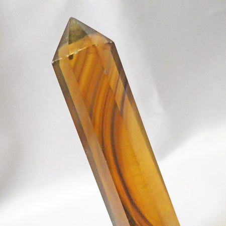 fluorite gialla in forma di obelisco per meditazione e focus