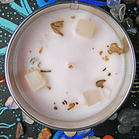 candela profumata per purificazione energetica con pietre naturali