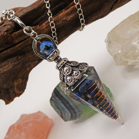 Pendolo con spirale in rame e Lapislazzuli naturale incastonati in orgonite