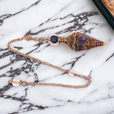 Strumento esoterico con Lapislazzuli e catena argentata