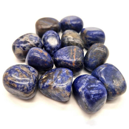 Pietra burattata di sodalite blu con venature bianche, ideale per cristalloterapia