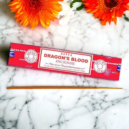 Confezione da 15 grammi di stick di Incenso Satya con profumazione al sangue di drago