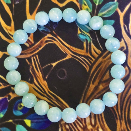 Elegante bracciale in acquamarina con perle levigate 8 mm, ideale per protezione e chiarezza mentale.