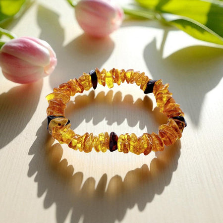 Bracciale barocco in chips d’ambra russa, elegante e naturale con calde sfumature uniche.