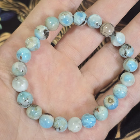 Bracciale in larimar naturale 8 mm, pietra caraibica che dona calma, armonia e bellezza elegante.