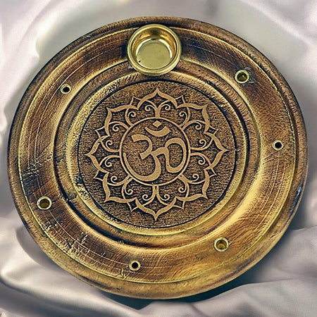 Brucia Incenso da 10 cm in Legno per Bastoncini con base in metallo per coni con inciso al centro l'Ohm