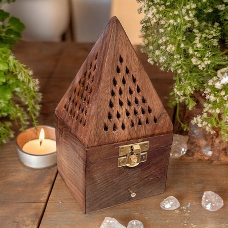 Porta e Brucia incenso compatto in legno di Sheesham con base cubica e parte superiore piramidale