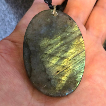Collana con Ciondolo in Labradorite Arcobaleno
