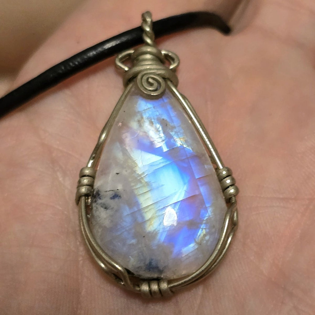 Ciondolo a cabochon goccia di Labradorite Bianca e Argento 925 Ciondolo a cabochon goccia di Labradorite Bianca e Argento 925