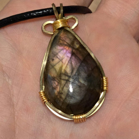 Collana artigianale con pendente in labradorite extra aaa thailandese dai riflessi blu e verdi naturali