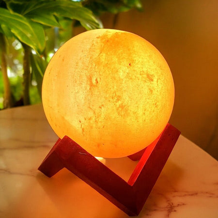 lampada sferica sale rosa himalaya 3kg con base in legno naturale