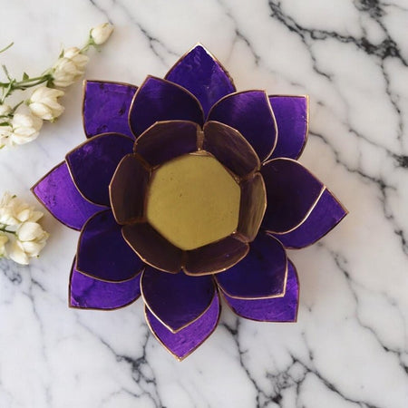 fiore di loto in capiz viola per altare yoga e armonia energetica