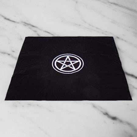 Tappetino in velluto ricamato con pentacolo, ideale per altari, meditazione e pratiche Wicca.