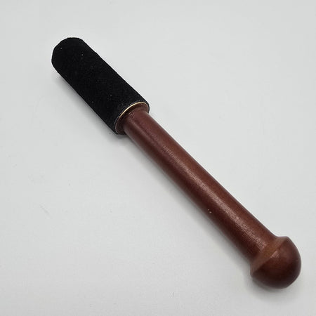 Batacchio in legno con rivestimento in camoscio nero da 15 cm per campana tibetana.