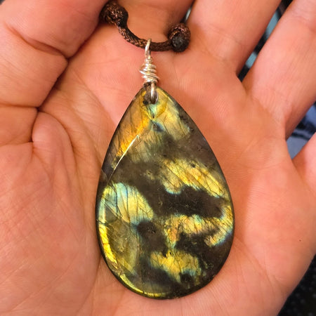 Collana con Ciondolo in Labradorite Pezzo Unico