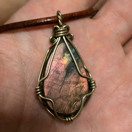 collana elegante con labradorite thailandia e cordino in cuoio italiano